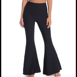 Free people movement flare pants 🖤